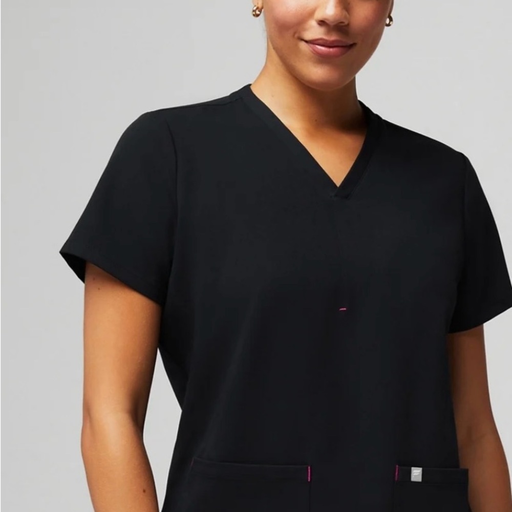 Fabletics Scrub Set – Black (Large Top & Large Short Pants)